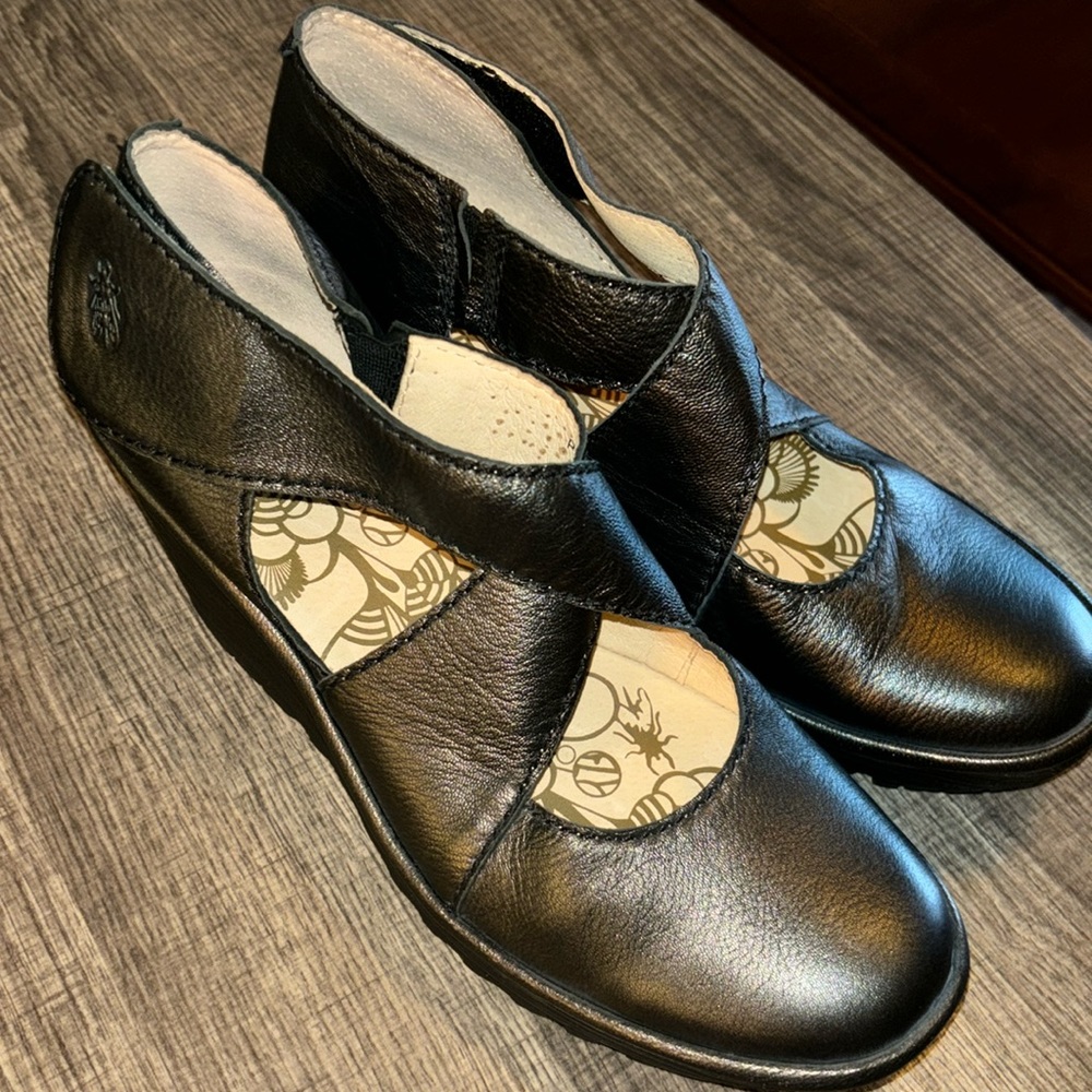 FLY LONDON black Mary Jane wedge shoes! Size 9
